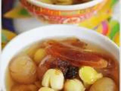 Recipe Lotus Seeds, Longan And Persimmon Sweet Soup