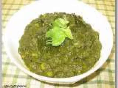 Palak Mutter Gravy (Spinach and Green Peas Gravy)