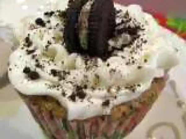 Recipe Cookies and Cream Ice Cream Becomes Cupcakes!