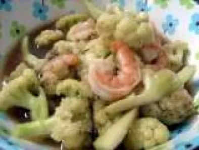 Stir-Fried Cauliflower with shrimp (Dok Ka-Lam Pad Koong)