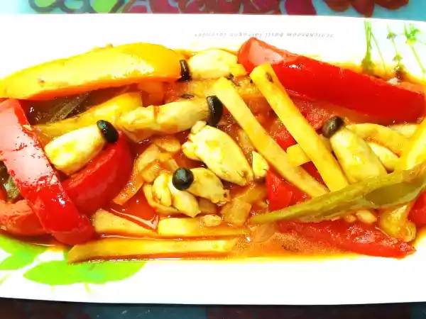 Recipe Piquant oyster mushroom curry with bamboo shoots and bell pepper