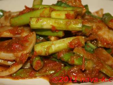 Recipe Brown squid/sotong and asparagus sambal (gravy)