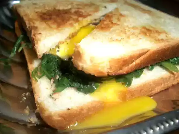 Recipe Breakfast sandwich with spinach and fried egg