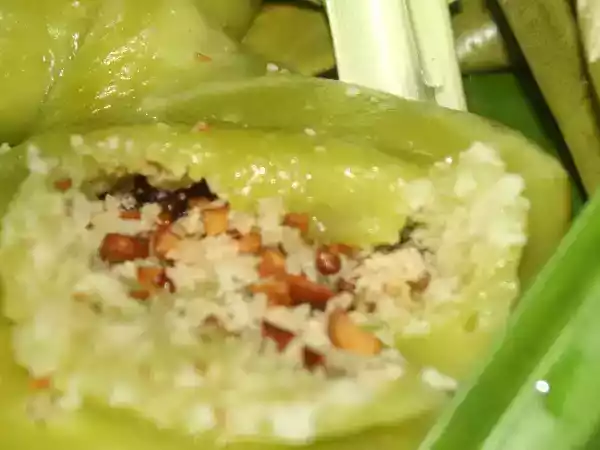 Recipe Kuih koci (cashew nut and coconut filling)