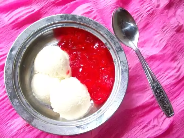 Recipe Homemade vanilla icecream with jelly