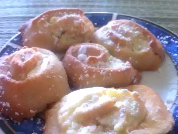 Recipe Apple, cinnamon and walnut rolls + cream cheese crispy rolls!