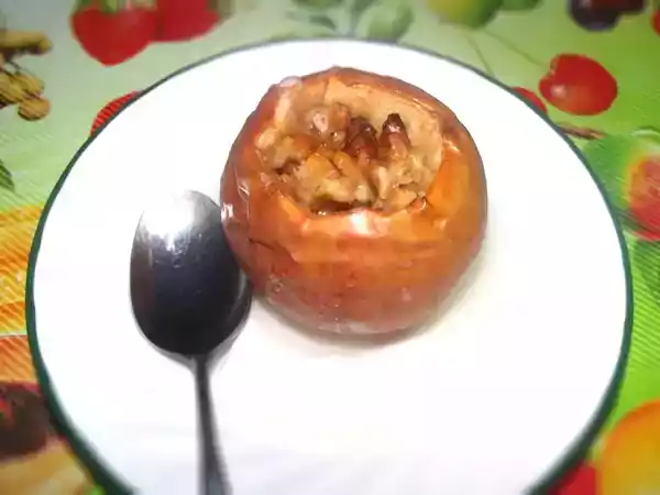 Recipe Healthy fall dessert: baked apples with walnuts, honey and cinnamon.