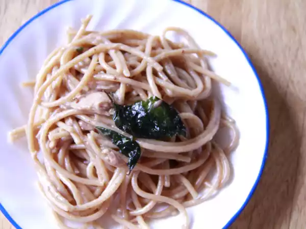 Recipe Whole wheat spaghetti with tuna, basil, and butter sauce (adapted from yummy magazine)