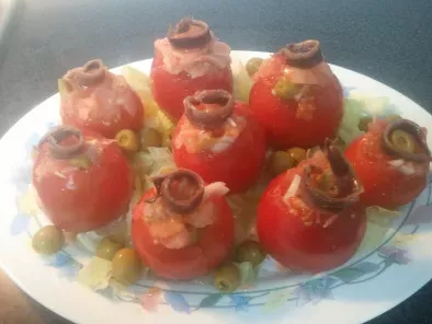 Recipe Tomates rellenos de salmón ahumado y olivas.