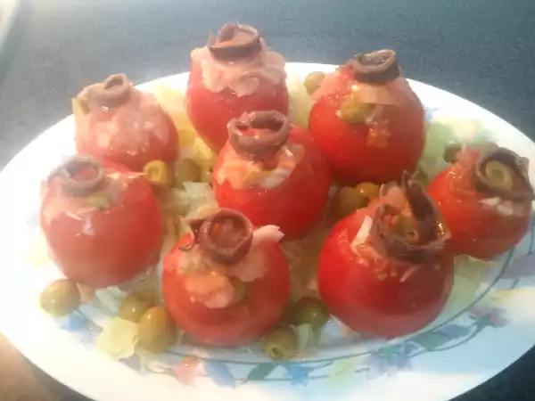 Recipe Tomates rellenos de salmón ahumado y olivas.