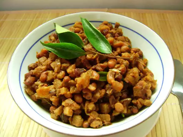 Recipe Vazha pindi and vanpayar mezhukkuparati (plantain stem and red cow peas stir fry)