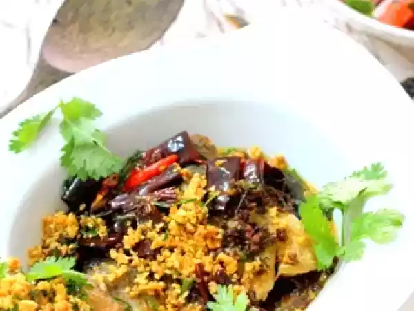 Recipe Fried fish in garlic chili gravy