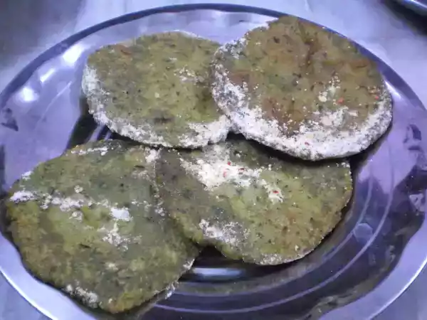 Recipe Bhangarapan bhairi/mullu murungai keerai vadai/prickly amaranth leaves fritters