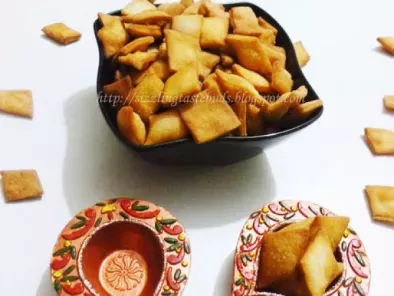 Shakkarpare/ Sweet Diamond cuts/ Shankarpali/ Maida Biscuits