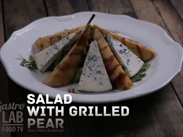 Recipe Salad with grilled pear, blue cheese and walnuts