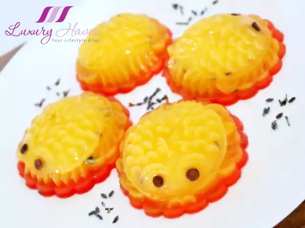Recipe Lovely scented mango pudding with dried lavender flowers