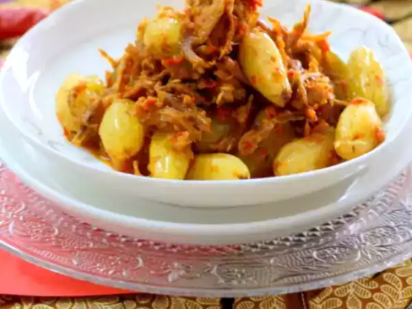 Recipe Ikan bilis (anchovies) sambal with belimbing