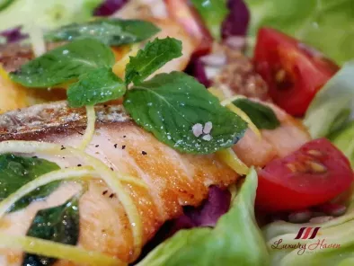 Recipe Healthy pan-seared salmon salad with himalayan crystal salt