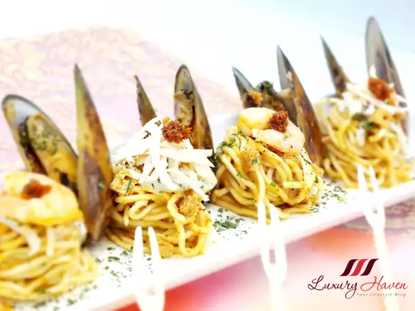 Recipe Singapore dry laksa noodles, a great party treat !