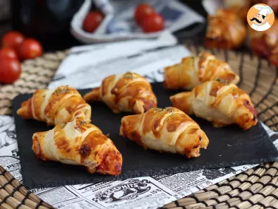 Recipe Mini pizza croissant ham & cheese - video recipe !