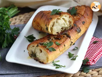 Recipe Garlic bread - Video recipe !