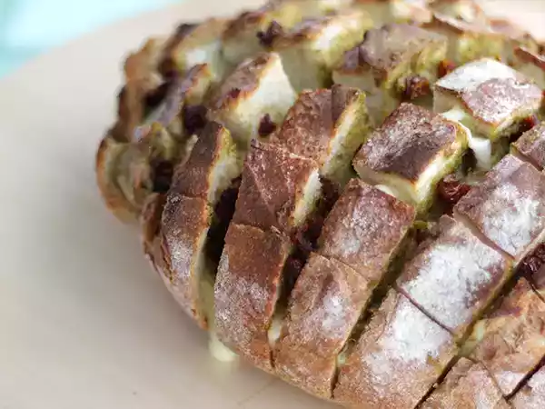 Recipe Blooming bread with pesto and cheese - video recipe !