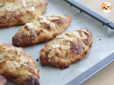 Recipe Croissants with almonds - Video recipe !