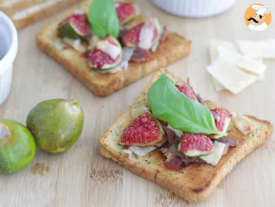 Recipe Bruschetta with figs, parmesan and proscuitto - video recipe !