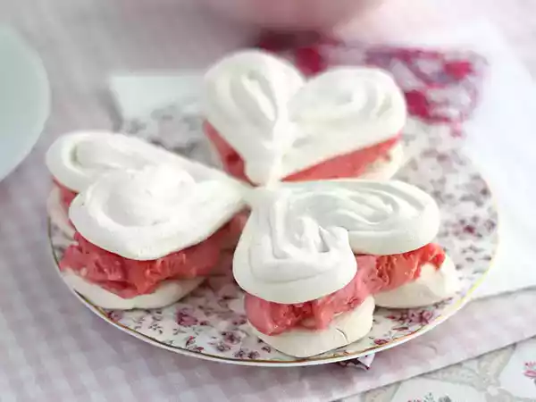 Recipe Quick valentine's vacherins