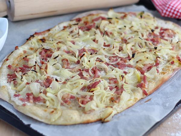 Recipe Flammekueche, a bacon and onion tart - video recipe!