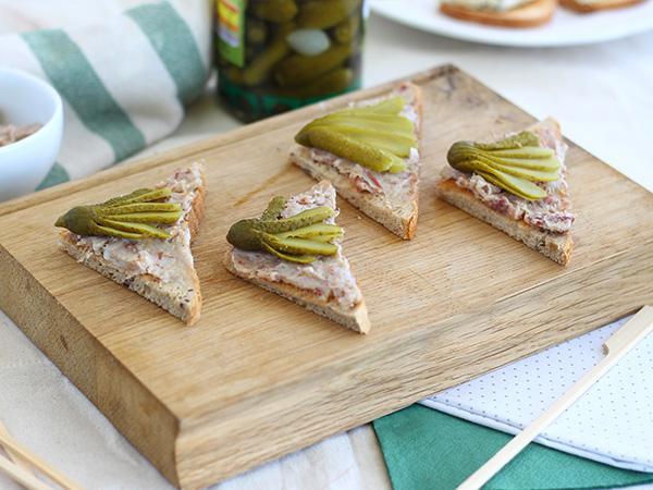 Recipe Paté and pickles toast