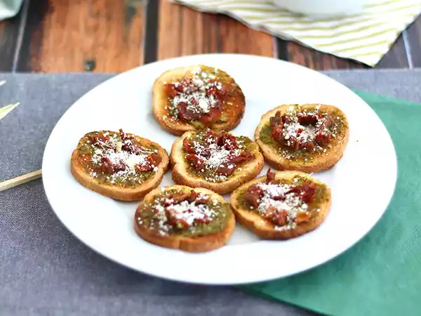 Recipe Toasts with pesto, parmesan, and sun-dried tomatoes