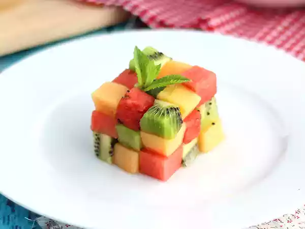 Recipe Rubik's cube of fruits: the design fruit salad