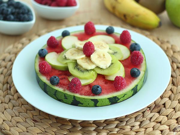 Recipe Watermelon pizza, the pretty fruit salad