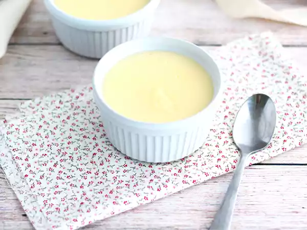 Recipe Quick and easy vanilla custard dessert