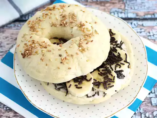 Recipe Chocolate banana bagel