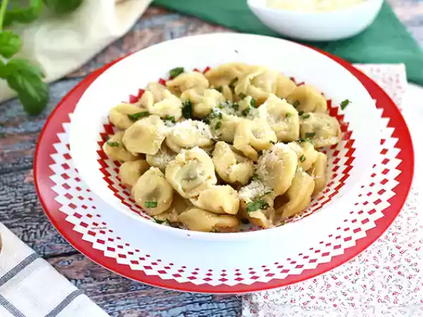 Recipe Parmesan, prosciutto, and basil tortellini