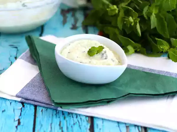Recipe Tzatziki, the greek sauce with cucumber and yogurt