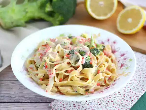 Recipe One-pot pasta - tagliatelles with salmon and broccoli