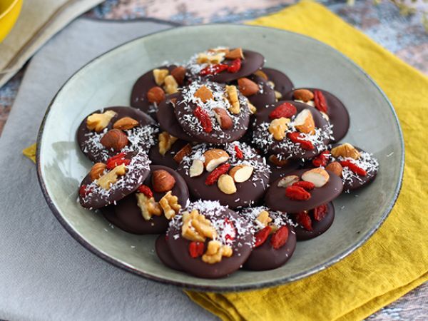 Recipe Mendiants, chocolates with dried fruits