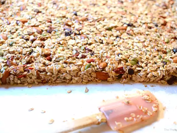 Recipe Maple oatmeal nut granola bars:the pretty feed