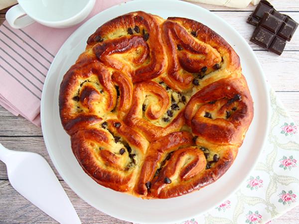 Recipe Brioche chinois, with vanilla custard and chocolate chips