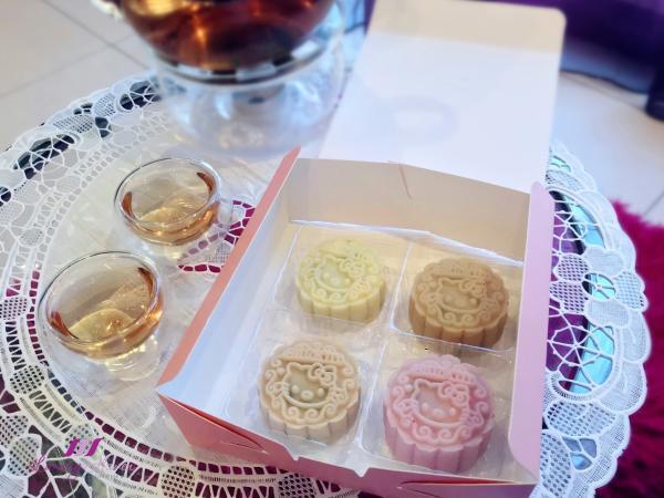 Recipe Hello kitty snowskin mooncakes with chocolate truffles
