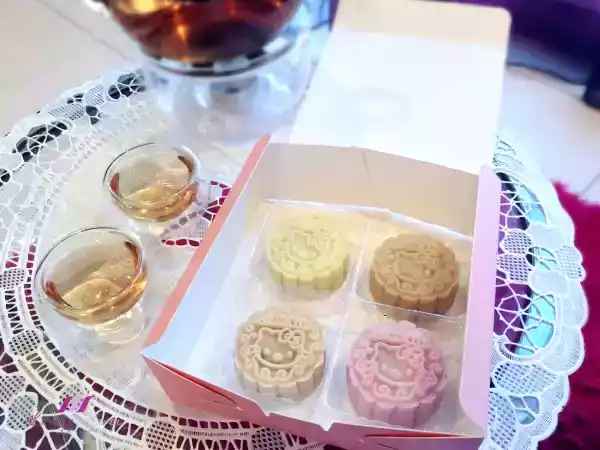 Recipe Hello kitty snowskin mooncakes with chocolate truffles