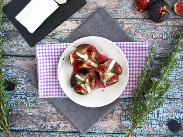 Recipe Roasted figs with goat cheese and honey