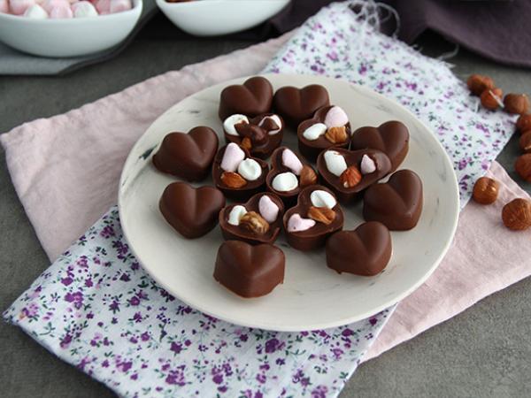 Recipe Homemade chocolates with marshmallows and nuts