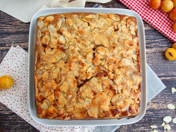 Recipe Mirabelle plum cake with almonds