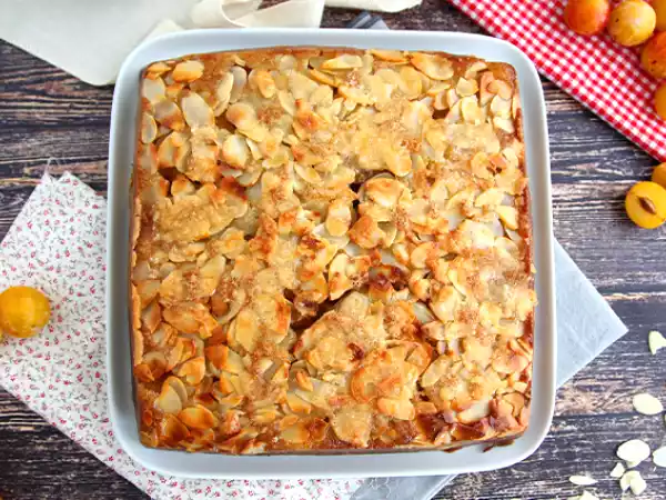 Recipe Upside-down mirabelle plum cake with almonds