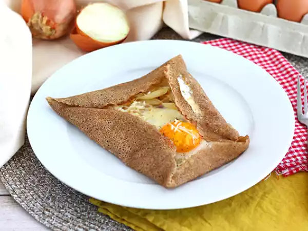 Recipe Complete buckwheat galettes with ham, cheese, and egg