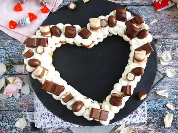 Recipe Heart cake with kinder - heart tart with kinder for valentine's day